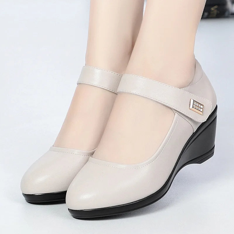 2024 Nieuwe Vrouwen Lente Platform Wig Hoge Hak Mode Ademende Mid-Aged Ondiepe Mond Moeder Schoenen Zachte Huid Comfortabel